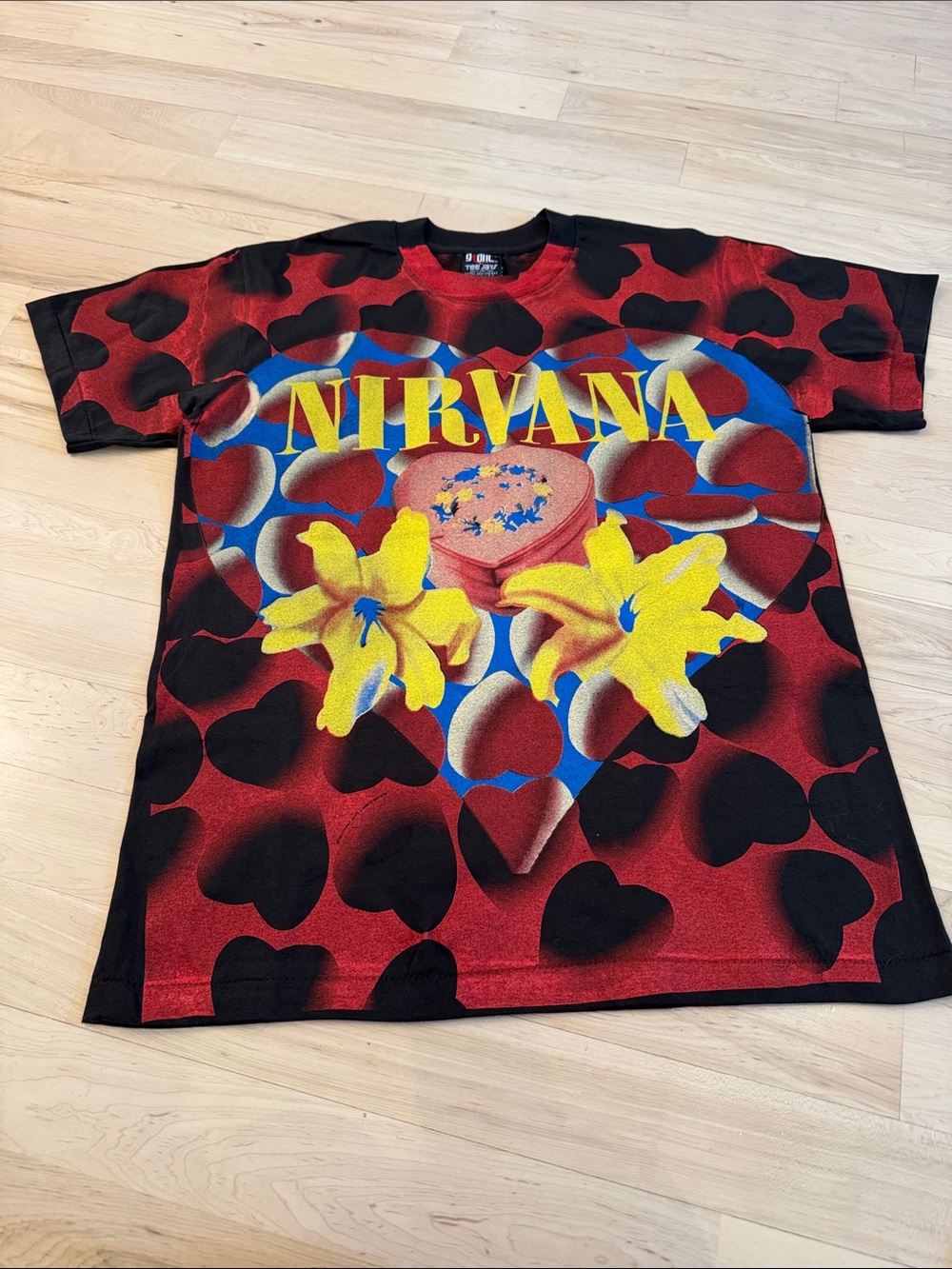 NIRVANA vintage 1993 HEART SHAPED BOX t shirt AOP-Giant-Reprint-L
